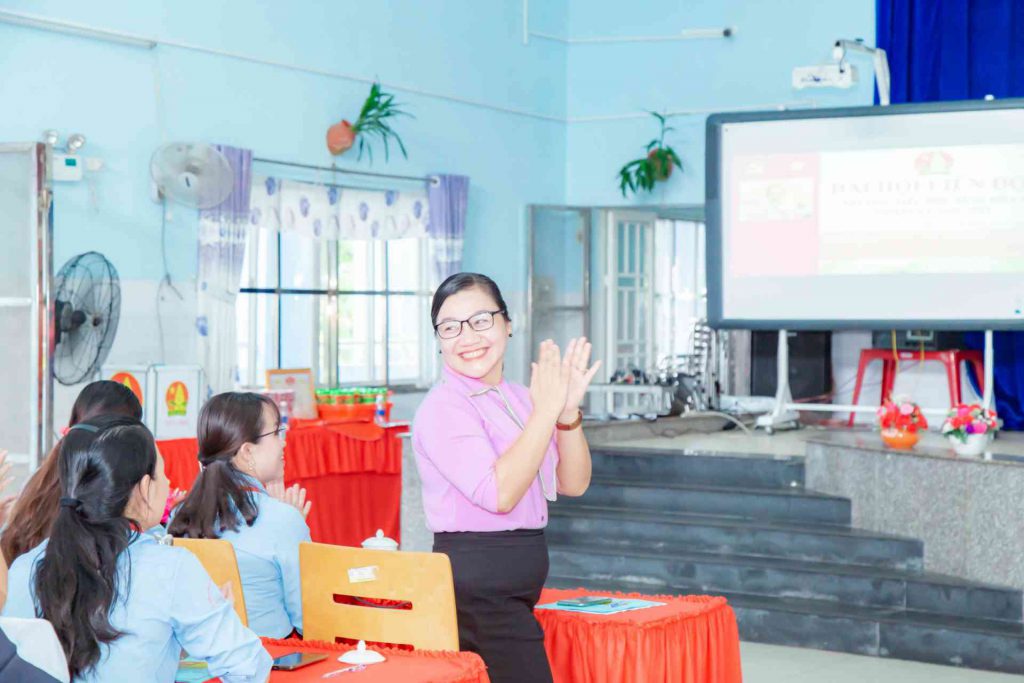 Cô Nguyễn Thị Hoàng Trang - Bí thư Chi bộ ,Hiệu trưởng nhà trường